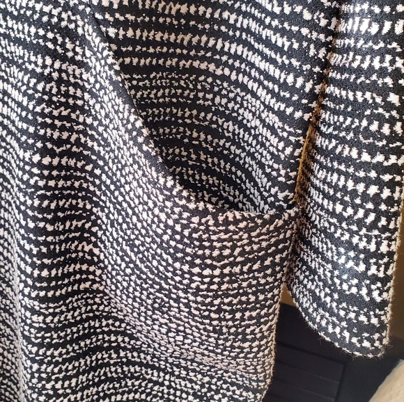Ladies pullover dress, black & white, large, pockets, perfect condition. - Picture 6 of 10